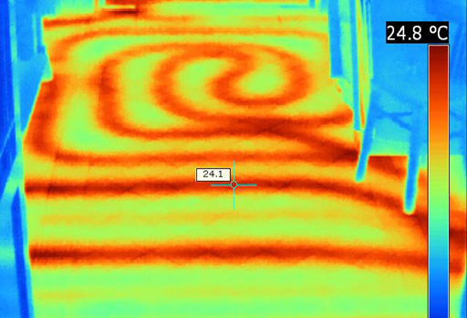Thermografische camera in gebruik voor lekkage detectie in woning